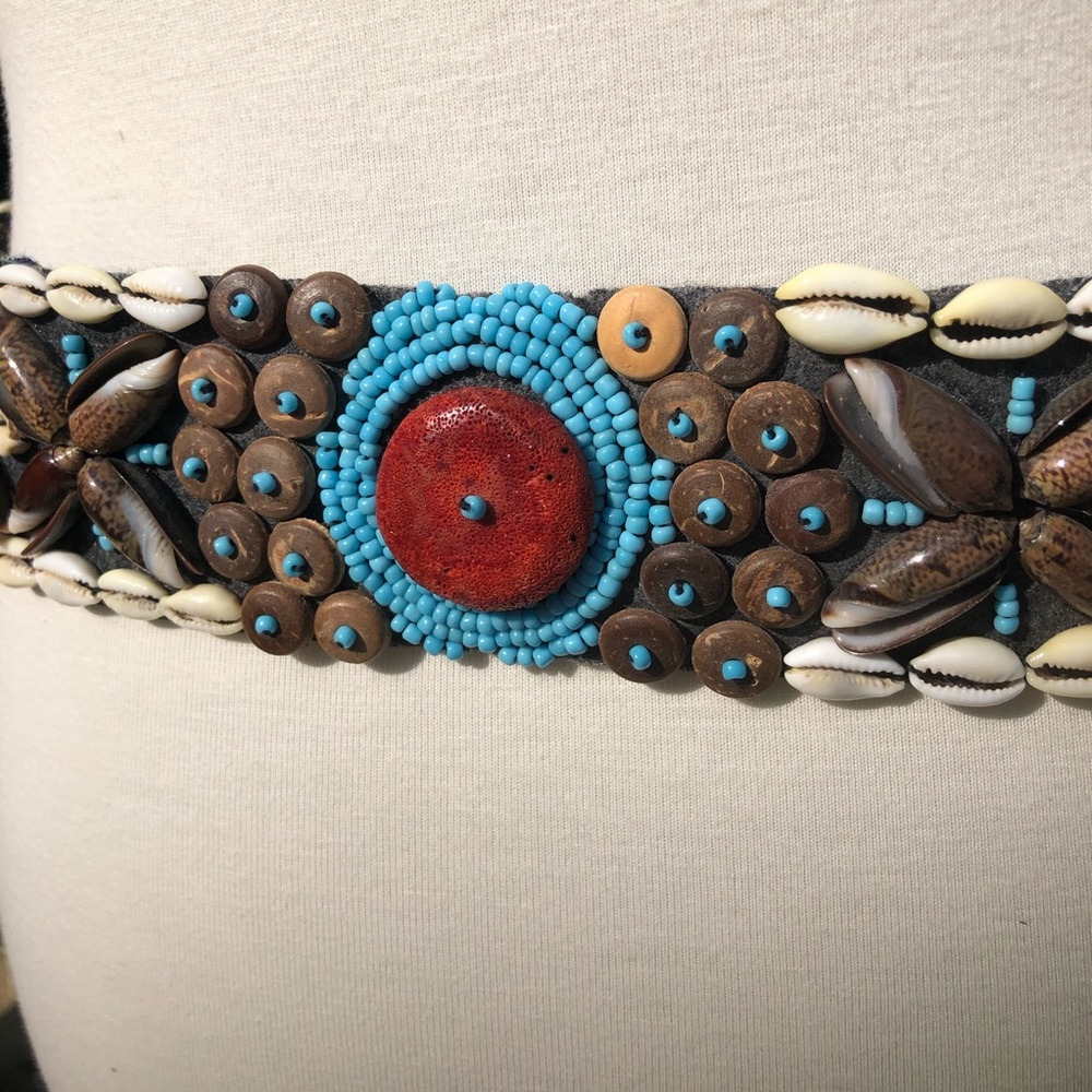 Vintage/ unique seashell and beads tie belt